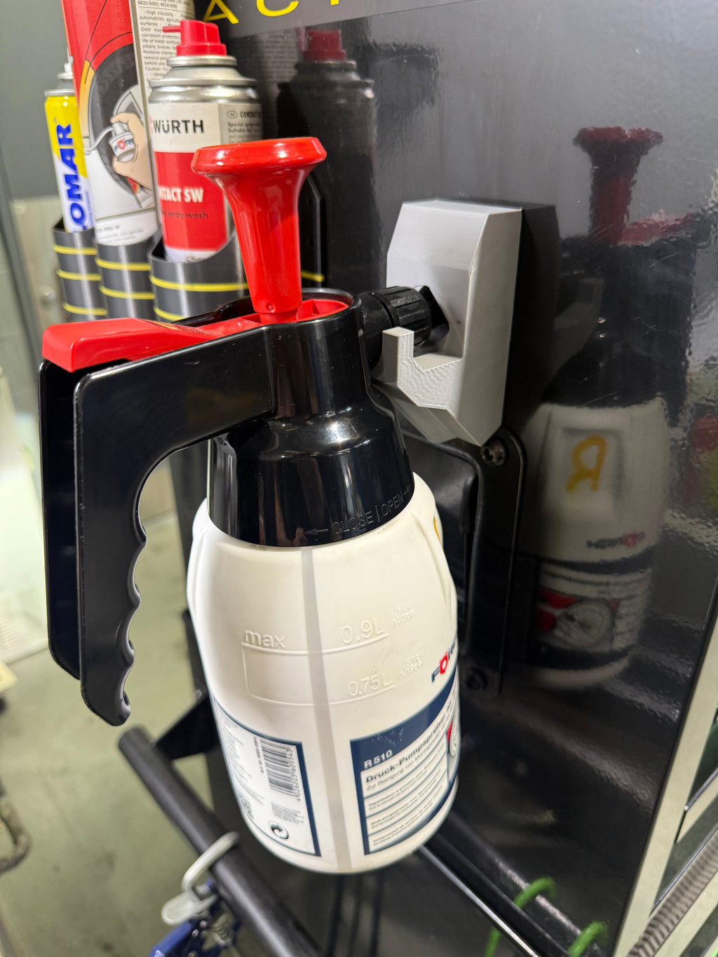 SPRAY BOTTLE MOUNT